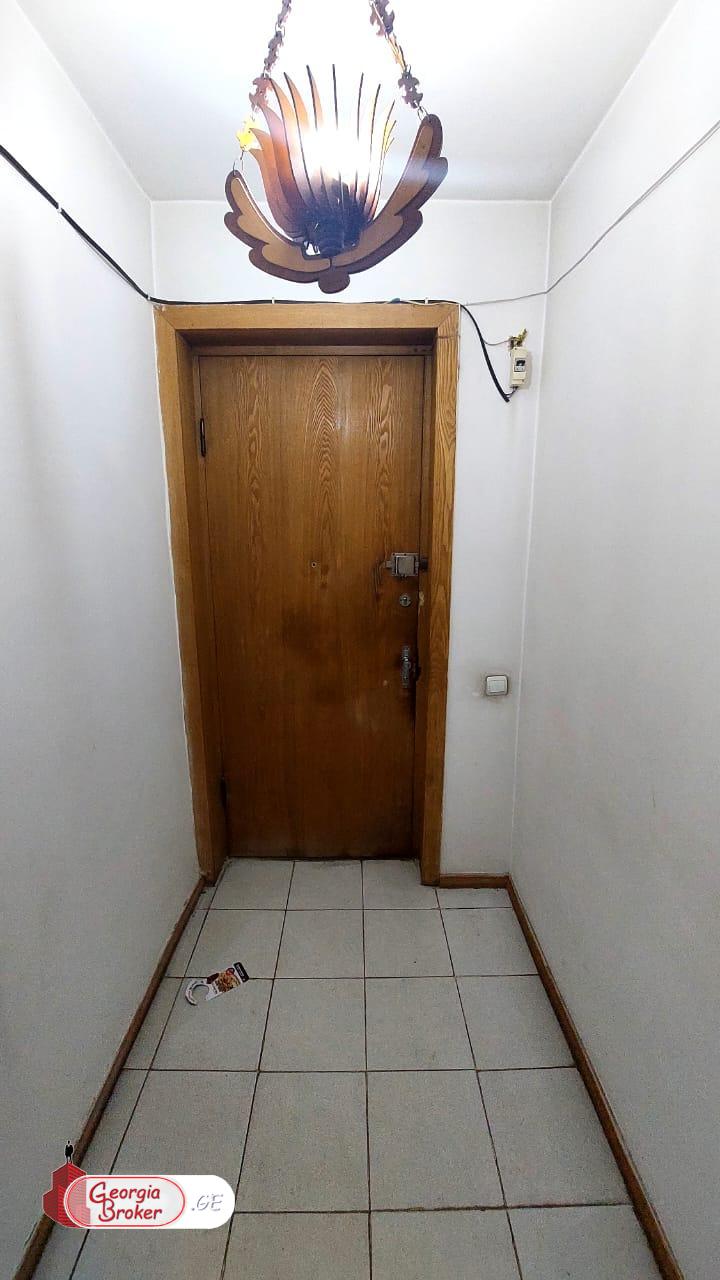 old repaired 6-room apartment for sale